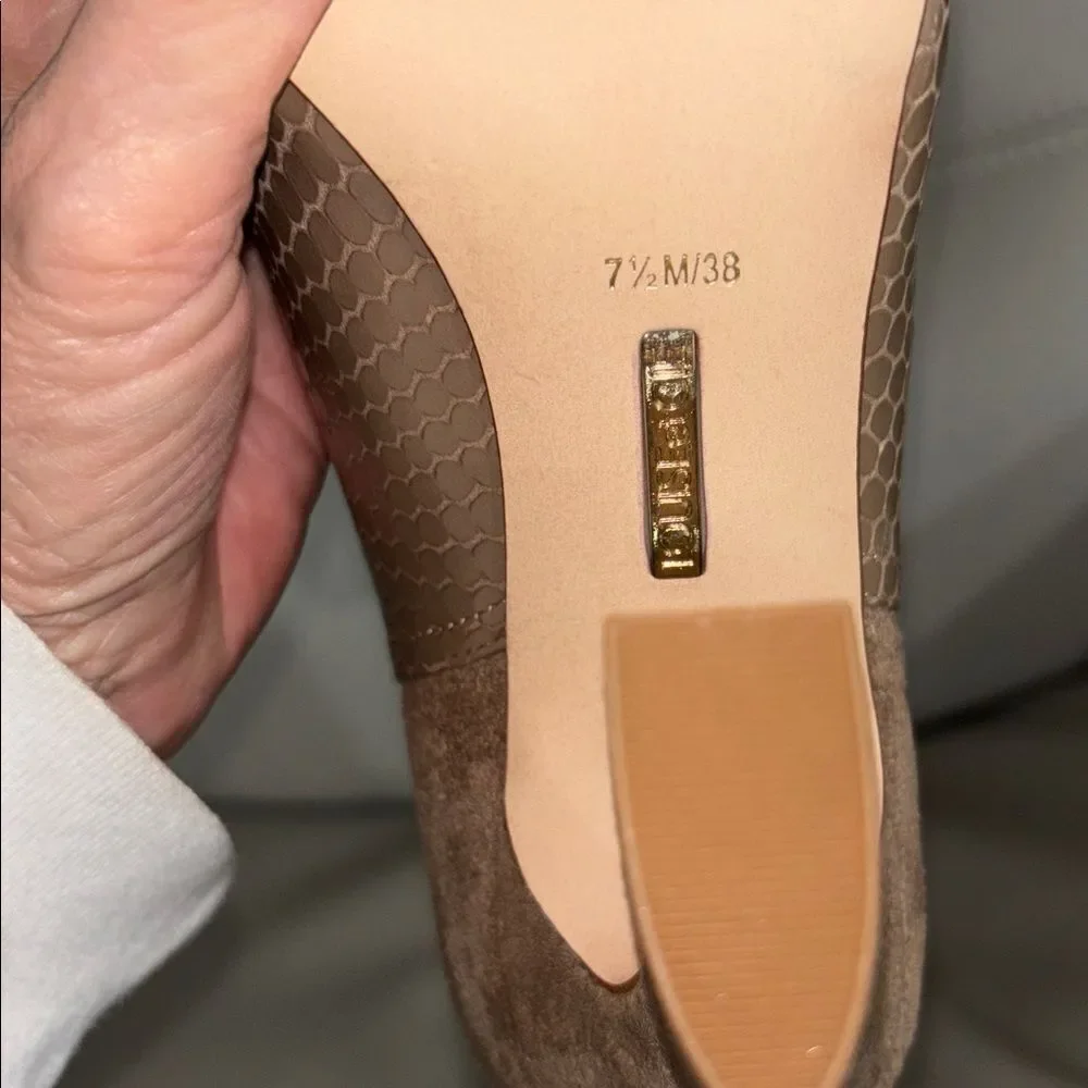 LOUISE ET CIE  Jadran Pointed Toe Bootie - Lavender Latte